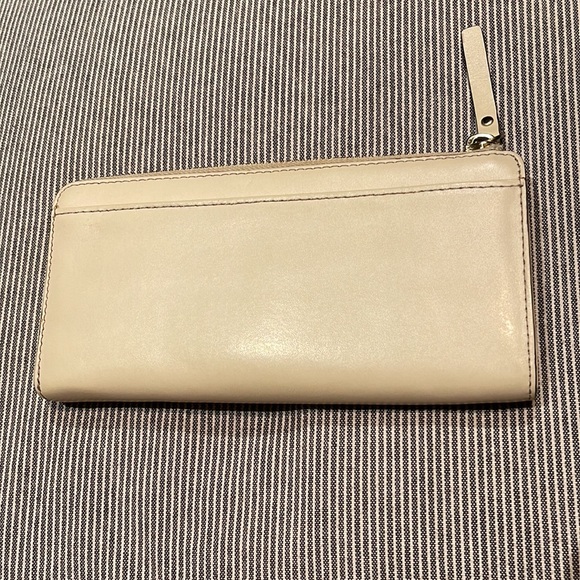 Kate Spade wallet - Picture 4 of 9
